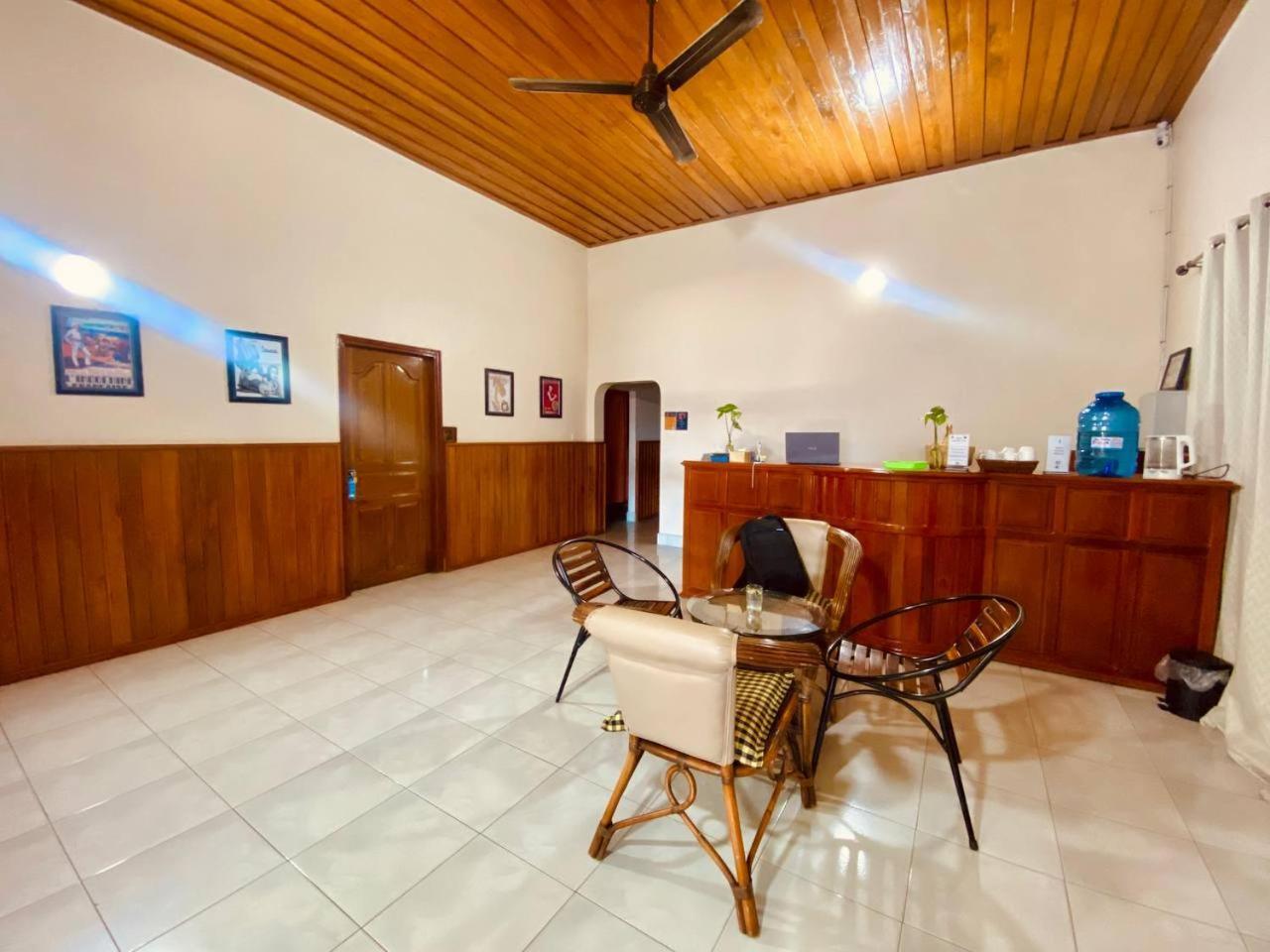 Ecran Riverfront Guesthouse Kampot Dış mekan fotoğraf